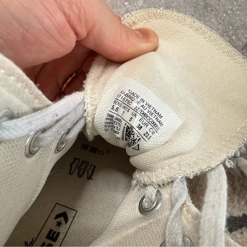 Converse women’s run